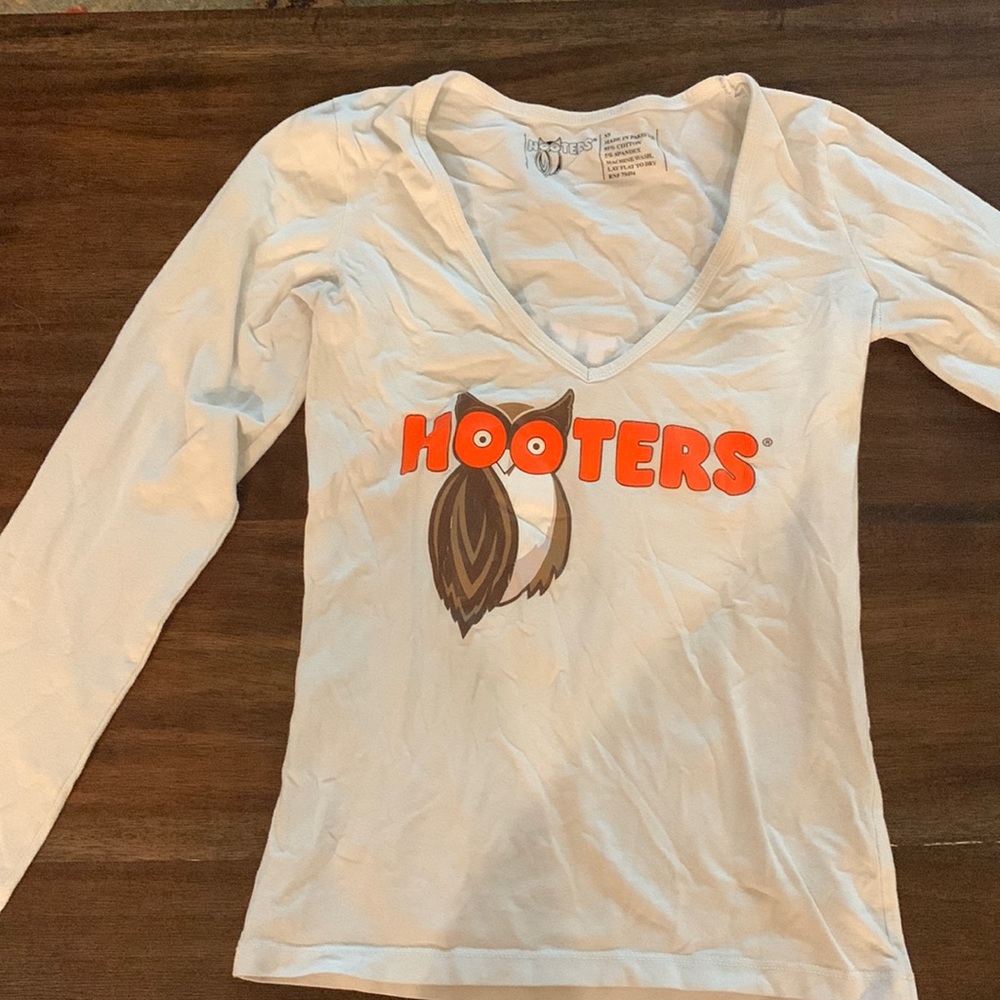 Hooters XS white long sleeve top
